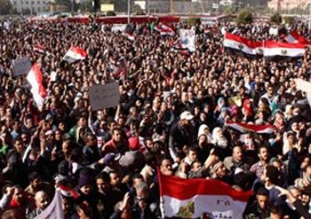 أفواج سياسية تنضم للثوار بالميدان