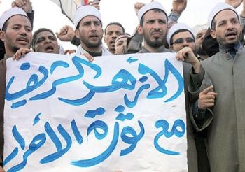 الأزهريون يعتصمون  للمطالية بتسليم السلطة لرئيس البرلمان القادم