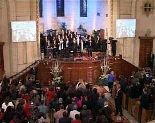 &nbsp;
شارك عشرات الناشطين السياسيين والفنانين ورموز المجتمع
