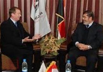 أكد جيمس وات السفير البريطاني بالقاهرة أن حكومة بلاده تسعى إلى دعم