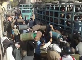يبدو أن الطرق بكفرالشيخ أصبحت مسرحا لعرض مشاكل المواطنين ومنبرا