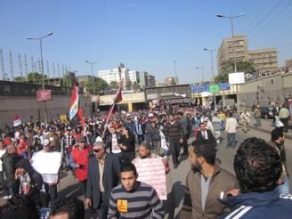 خرج آلاف من المتظاهرين عقب صالة الجمعة من دوران شبرا إلي مبني الإذاعة