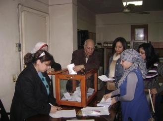 أجرت جريدة “وطنى”- اليوم- استفتاءً على رئيس تحريرها يوسف سيدهم، وذلك