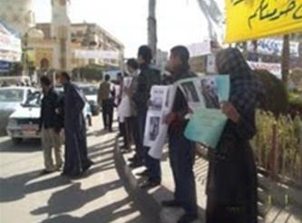 &nbsp; نظم اليوم عدد من أعضاء حركة 6 إبريل ببنى سويف&nbsp; وقفة صامتة