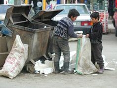 &nbsp;&nbsp;&nbsp;&nbsp;إن أطفال الشوارع &nbsp;قنابل موقوتة ، فقد آن