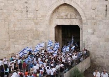 أكثر من 130 مستوطنا ومجندا اسرائيليا يقتحمون الأقصى