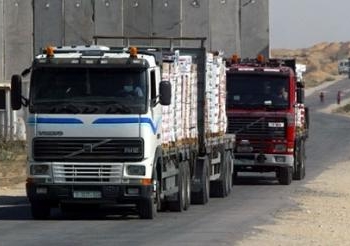 إدخال 300 شاحنة عبر “كرم أبو سالم” لقطاع غزة