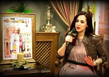 بالفيديو : السوبرانو الأردنية ” زينة محمد ” ترنم للعذراء