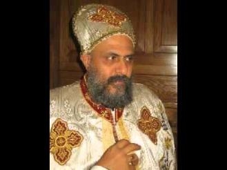 القمص رويس مرقس يدلي بصوته قبل غلق باب التصويت في اليوم الأول للأنتخاب