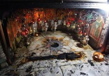 بيان الشرطة:ماس كهربائى تسبب فى حريق مغارة الميلاد بكنيسة المهد