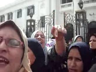 &nbsp;تظاهرت اليوم الأحد اكثر من مائة سيدة من الرائدات الريفيات