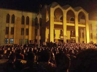 أنبا بيمن يطالب الأقباط مغادرة الكاتدرائية..وارتفاع عدد الوفيات