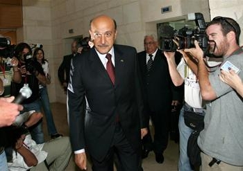 عمر سليمان مرشحا رسميا فى انتخابات الرئاسة