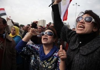مشاركة النساء بالتأسيسية للدستور حق وليس مطلب