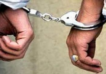 سائق وشقيقه يسكبان البنزين علي أعضاء لجنة قرعة الإسكان بأبوقرقاص