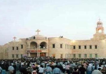 محافظ المنيا يلزم السكرتير العام للمحافظة بالبقاء بدير السيدة العذراء