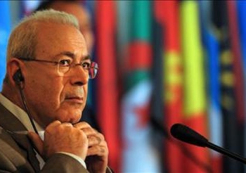 غليون يطالب بتشديد العقوبات على النظام السوري