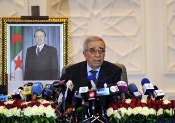 الحزب الحاكم بالجزائر يفوز بـ220 مقعداً في البرلمان