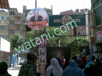 فى الوراق مرسى وأبو الفتوح يتحدا الجميع باللافتات وشراء الأصوات