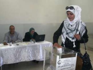 نصف المجتمع الفلسطيني يؤيد إجراء انتخابات تشريعية ورئاسية