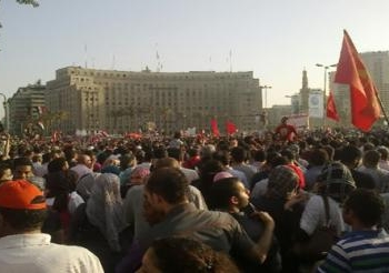 توافد الآلاف إلى ميدان التحرير وسط غضب عارم
