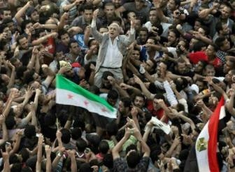 اسعاف السيد حمدين صباحى المرشح السابق بعد تعرضة لاختناق
