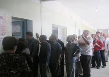 طوابير أمام لجان المنيا وحملة شفيق تتهم الإخوان بالتعدي بالضرب