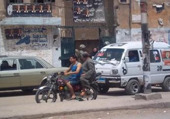 عربات ميكروباص لحشد أنصار مرسى بمصر القديمة
