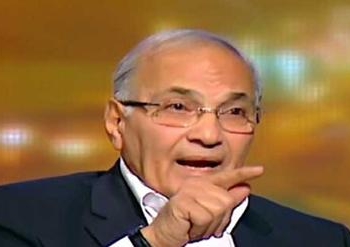 حملة شفيق تنتقد اعلان أنصار مرسي فوز مرشحهم بالرئاسة