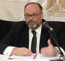 أستاذ قانون بباريس: مرسي لا يملك إلغاء الإعلان الدستوري