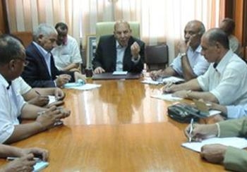 لبيب يجتمع بروساء المدن والقرى ويشدد على تنفيذ خطة الـ100 يوم