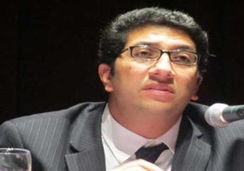 المستشار امير رمزى يجب على القضاء وقف تنفيذ قرار الرئيس بعودة البرلمان