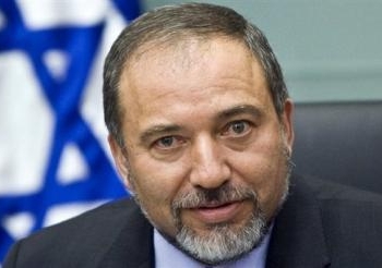 ليبرمان: اسرائيل عرضت مساعدات انسانية على المعارضة السورية