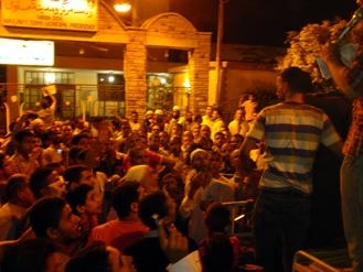الفين من شباب 6 ابريل والأحزاب الإسلامية يقطعون الطريق