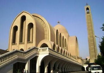 ” شباب ماسبيرو” يتظاهر بالكاتدرائية لمطالبة ممثلى الكنائس الانسحاب