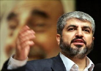 مشعل يؤكد لمرسي ادانته الشديدة للجريمة التي استهدفت جنود مصر