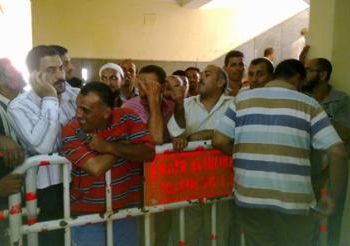 هجوم مدرسين منقطعين عن العمل على مكتب السكرتير العام لمحافظة كفرالشيخ