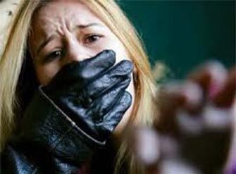 بلاغ من زوج قبطي يتهم أميني شرطة باختطاف زوجته بالمنيا