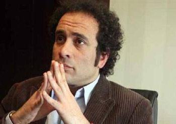عمرو حمزاوى : نرفض أن تكون مرجعية الدستور مؤسسة دينية