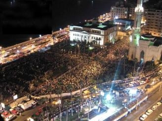 مظاهرة حاشدة أمام مسجد القائد ابراهيم وأصابة ثلاثة أشخاص