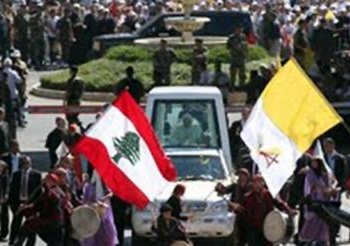 عودة المدبر البطريركى للأقباط الكاثوليك لمصر بعد مشاركته فى زيارة