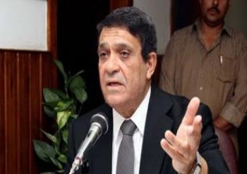 وزير التنمية المحلية يفوض كافة صلاحياته للمحافظين ويطالب بنصها