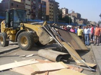 حملة مكثفة على الباعة الجائلين بالجيزة أسفرت عن مصرع بائع وإصابة3ضباط