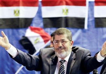 تأجيل دعوى قضائية لإلزام الرئيس مرسي بوضع حد أقصى للأجور