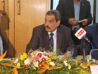 وزير البيئة يطالب بخفض انبعاثات الدول المتقدمة بتعهد مكتوب