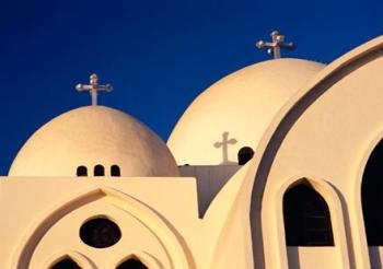 مركز حقوقى قبطى يطالب البابا الجديد بعدم ابتعاد الكنيسة عن السياسة