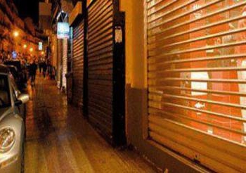 “مفيش مواعيد لأكل العيش” حملة بالمنيا  لرفض قرار الحكومة بغلق المحلات