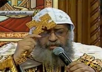 البابا يقرأ فصلا من انجيل يوحنا الآن