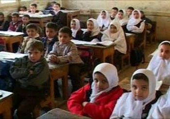أولياء أمور مدرسة ابتدائى بكفرالشيخ يتجمهروا للمطالبة بعد نقل المدرسة