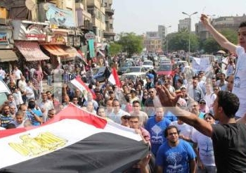 الأمن يغير مسار مسيرة السيدة زينب ..واشتباكات في السويس.